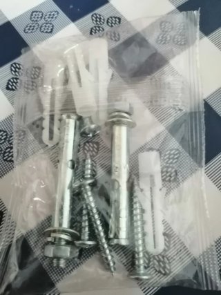 Tornillos y tacos para techo