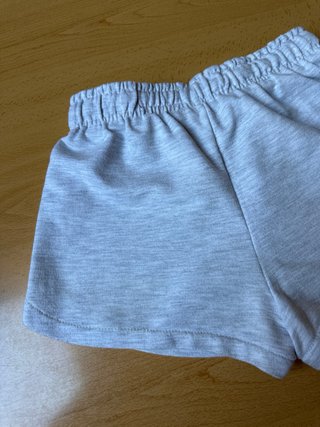 Pantalón corto gris T. 9/10