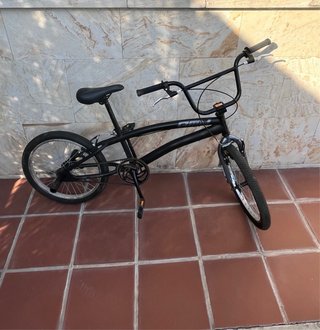 Bicicleta BMX negra