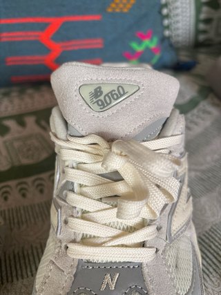 New Balance 9060 gris y blanco