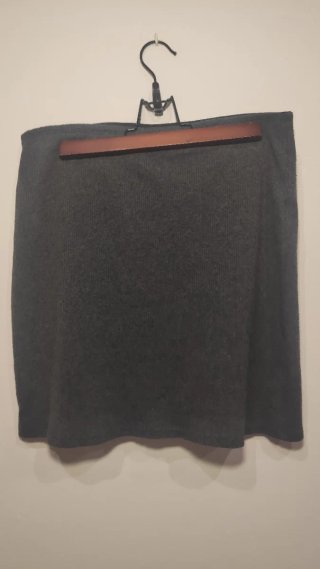 Falda gris