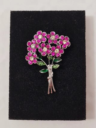 Spilla fiore con strass in metallo argentato