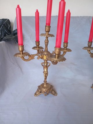 Pareja Candelabros Bronce Macizo con Velas Rojas