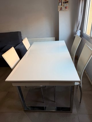 Mesa extensible blanca cristal y metal