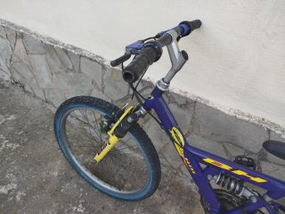 Bicicleta BH Morada con Suspensión