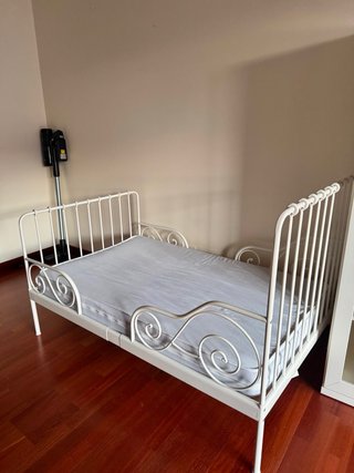 Cuna blanca de metal