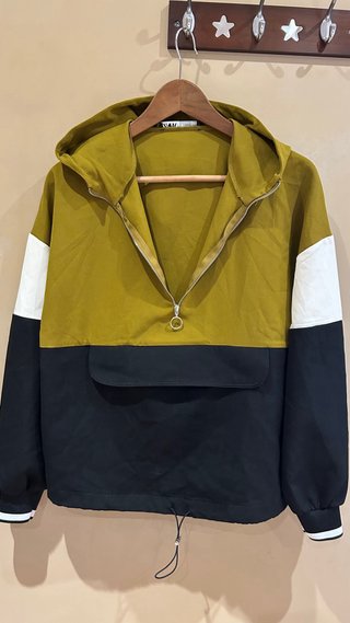 Sudadera Zara Verde Oliva y Negra