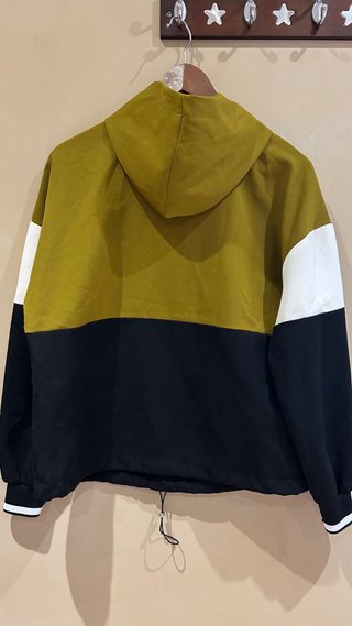 Sudadera Zara Verde Oliva y Negra