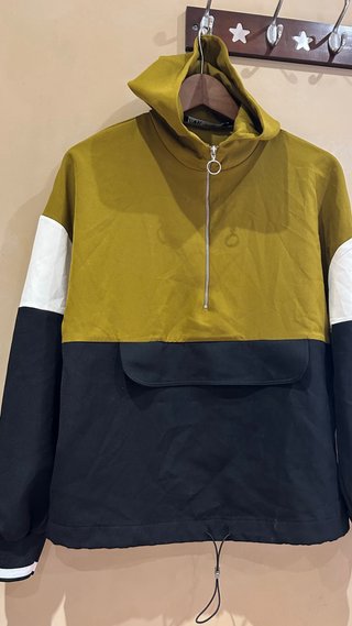 Sudadera Zara Verde Oliva y Negra