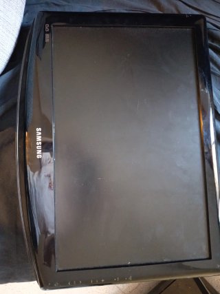 Televisor Samsung 19 sin soporte ni mando