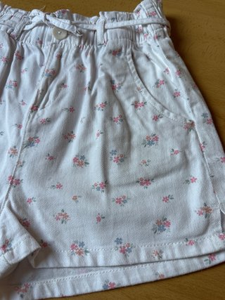 Pantalón corto floral niña talla 11/12(152cm).