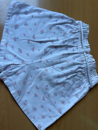 Pantalón corto floral niña talla 11/12(152cm).