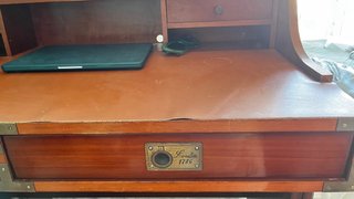Elegante escritorio secreter de madera con cajones