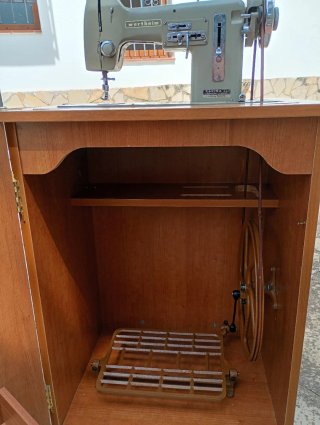 Máquina de coser Wertheim con mueble