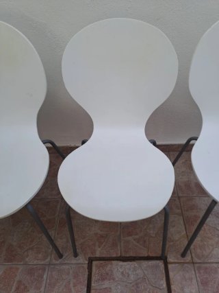 4 Sillas Blancas Metálicas