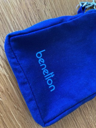 Pequeño Bolso Benetton Morado correa regulable