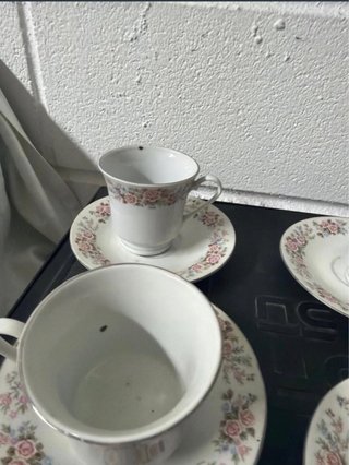 Juego de tazas y platos de porcelana