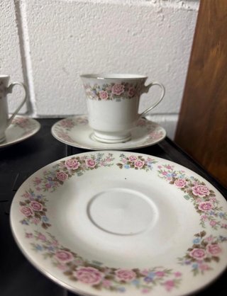 Juego de tazas y platos de porcelana