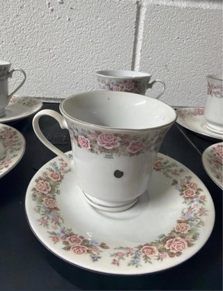 Juego de tazas y platos de porcelana