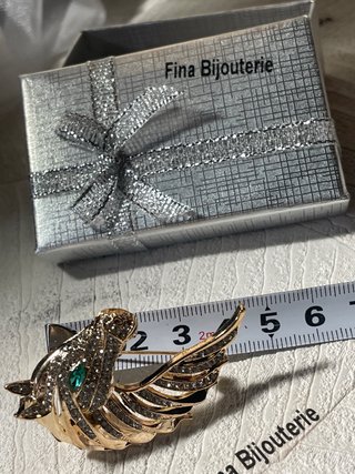 Broche de caballo con diamantes de imitación