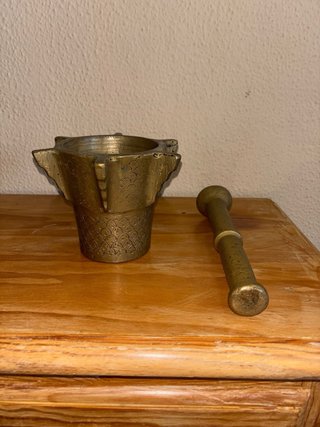 Mortero de bronce antiguo