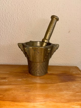 Mortero de bronce antiguo