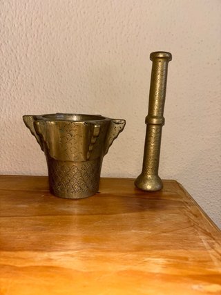 Mortero de bronce antiguo