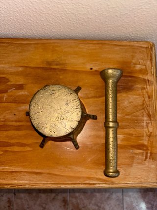 Mortero de bronce antiguo
