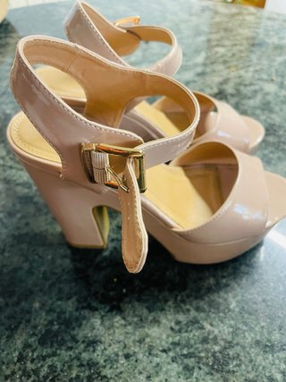 Sandalias tacón plataforma beige talla 38