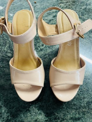 Sandalias tacón plataforma beige talla 38