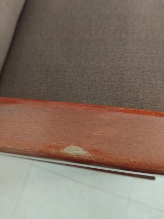 Butaca mecedora de madera. Recién Tapizada