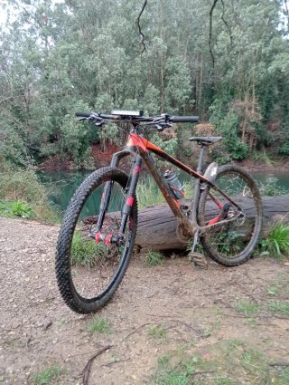 Bicicleta Cube Reaction SLT