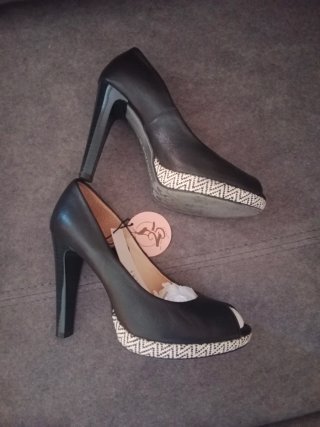 Zapatos tacón Hispanitas negros talla 35. Usados