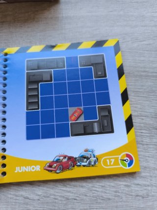 Juego de habilidad con coches y edificios