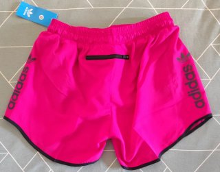Pantalón corto Adidas fucsia talla M