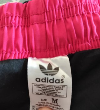 Pantalón corto Adidas fucsia talla M