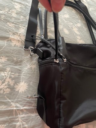 Bolso negro con bandolera