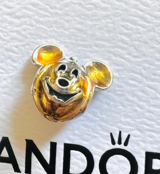 Pandora Charm Mickey Calabaza Dorado y Plateado