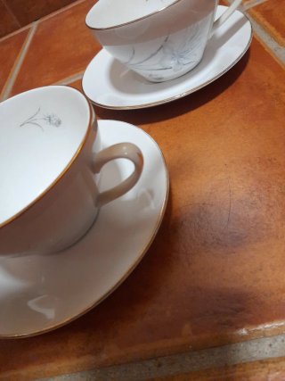 Lote 4 tazas y 4 platos de porcelana