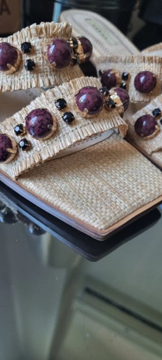 Sandalias Beige y Morado Nuevas