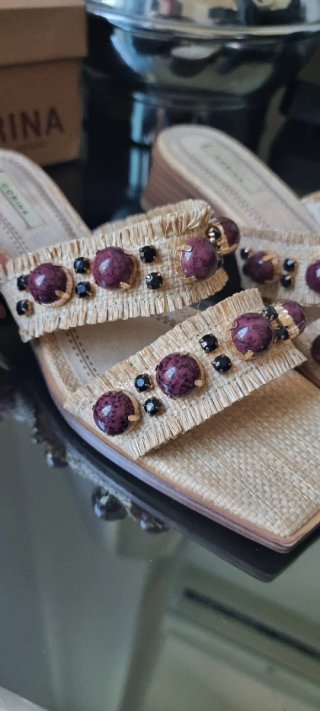 Sandalias Beige y Morado Nuevas