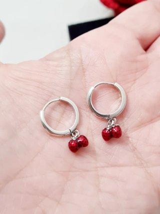 Orecchini a cerchio con fragole in argento S925