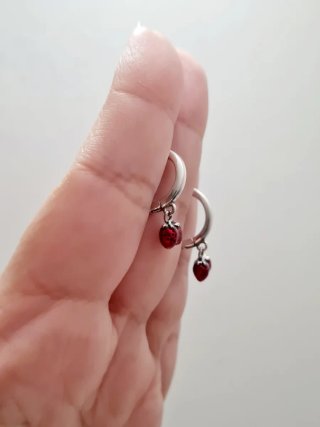 Orecchini a cerchio con fragole in argento S925