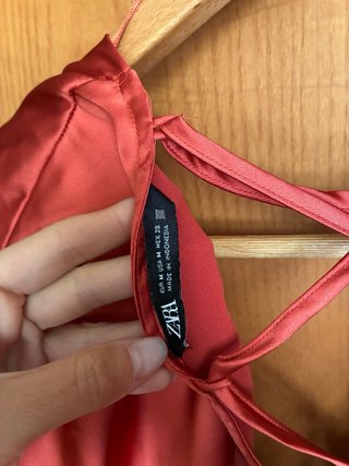 Top Zara naranja satinado manga larga