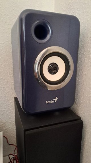 Altavoces Genius autoamplificados.