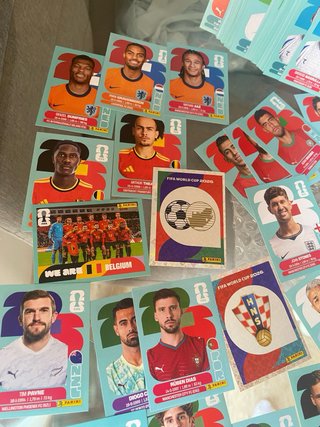 +190 Cromos Mundial sin repetir + 2 latas grandes