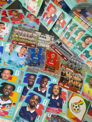 +190 Cromos Mundial sin repetir + 2 latas grandes