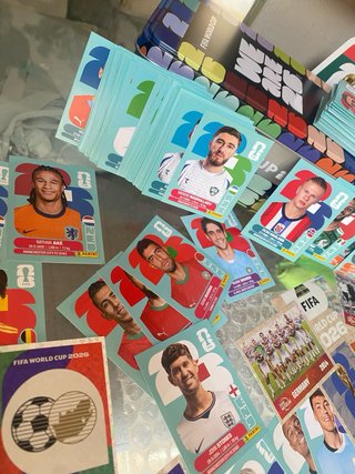+190 Cromos Mundial sin repetir + 2 latas grandes