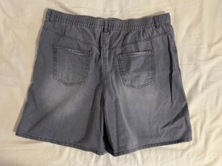 Bermudas grises con cordón