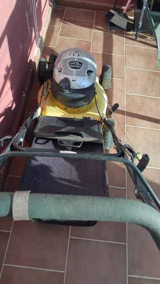 Cortacésped de gasolina Garland 135 cc